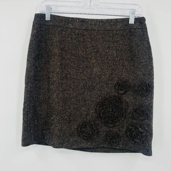 LOFT Dresses & Skirts - LOFT Womens Size 4 Gray Wool Floral Applique Mini Pencil Skirt